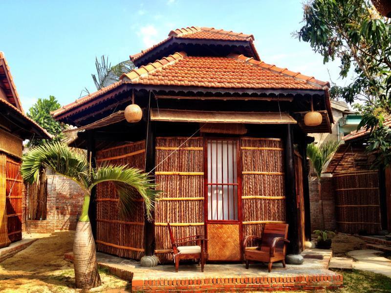 Under The Coconut Tree Hotel ฮอยอัน ภายนอก รูปภาพ