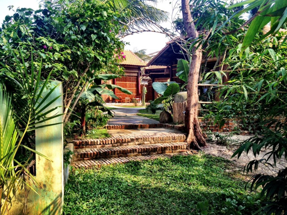 Under The Coconut Tree Hotel ฮอยอัน ภายนอก รูปภาพ