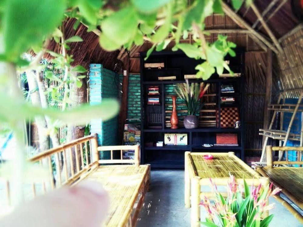 Under The Coconut Tree Hotel ฮอยอัน ภายนอก รูปภาพ